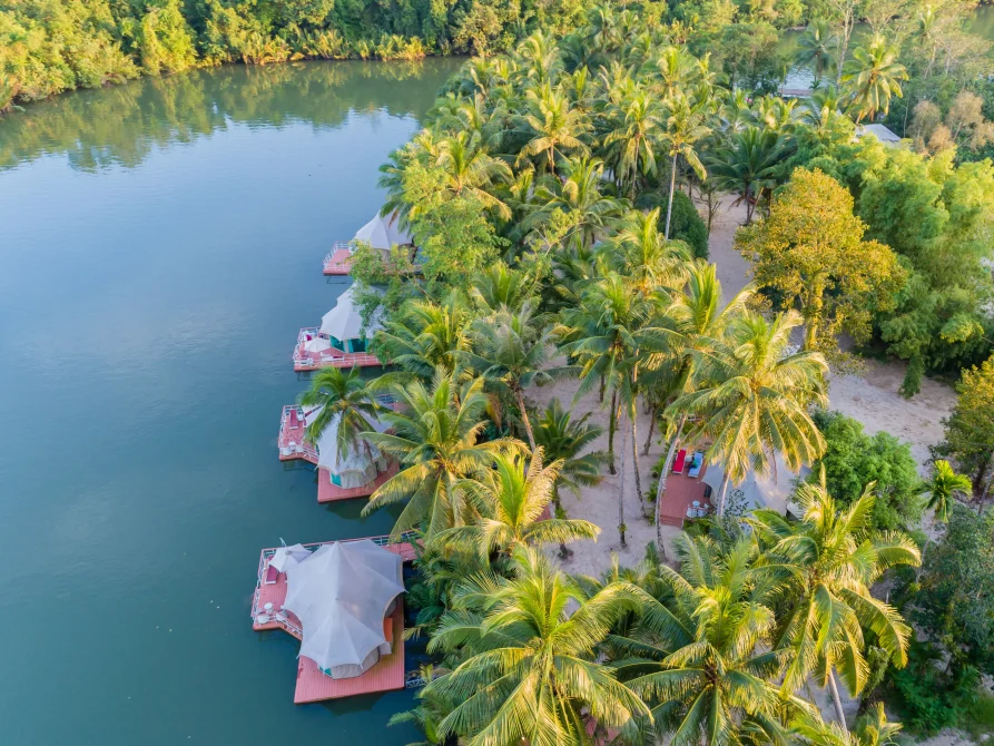 General picture of the floating tents at Canvas and Orchids Retreat