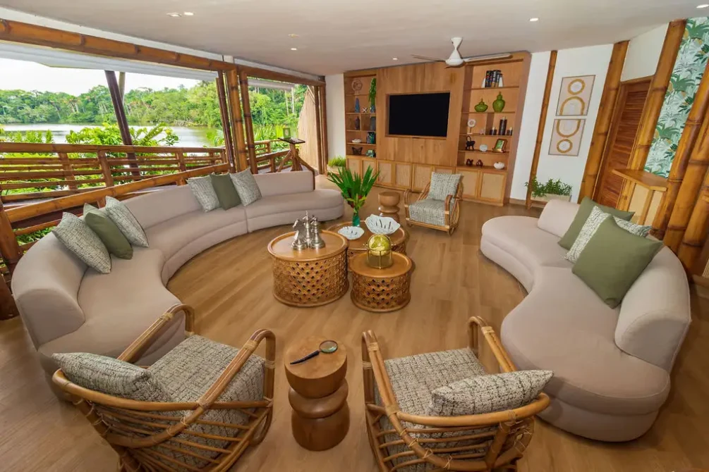 La Selva Eco-Lodge & Retreat lobby with big sofa and armchairs