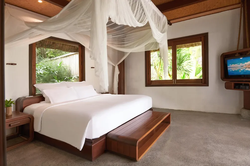 L'Alya Ninh Van Bay bedroom with king bed with white sheets and light