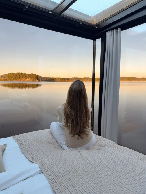 Lehmonkarki resort-a woman watching thru the windows